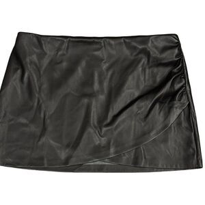 House Of harlow Faux Black leather mini skirt Size L